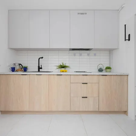 With Balcony, Near Metro By Renters *