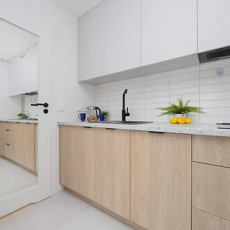 With Balcony, Near Metro By Renters 公寓 *