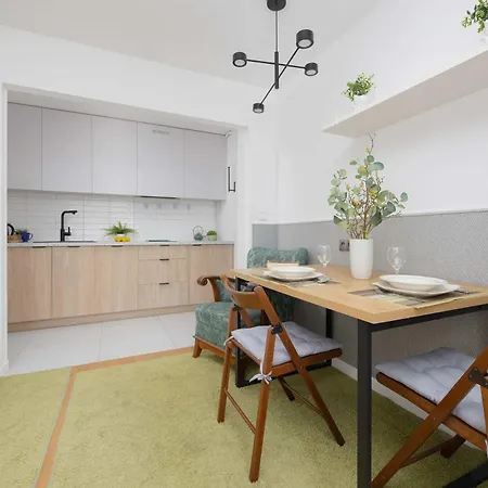 公寓 With Balcony, Near Metro By Renters 华沙