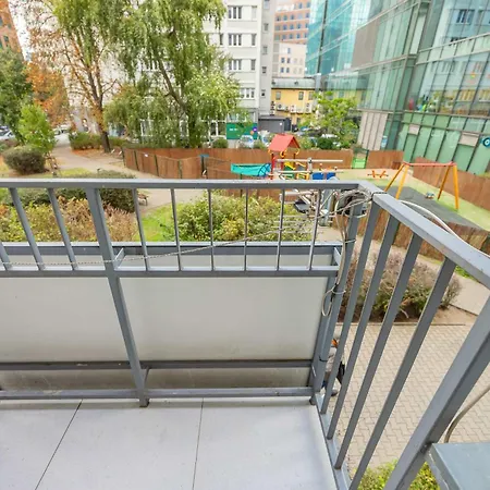 With Balcony, Near Metro By Renters شقة *