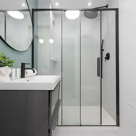 With Balcony, Near Metro By Renters Lejlighed Warszawa