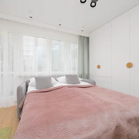 Lejlighed With Balcony, Near Metro By Renters Warszawa