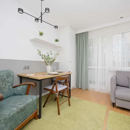 With Balcony, Near Metro By Renters *