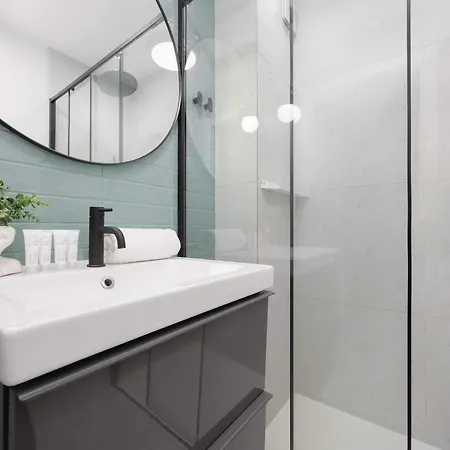 With Balcony, Near Metro By Renters Warszawa