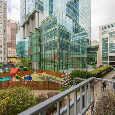 Lejlighed With Balcony, Near Metro By Renters